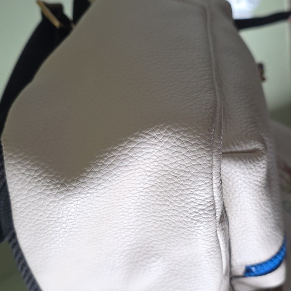 Coach Medium Charlie Backpack featuring a rainbow-colored horse and carriage - Picture 11 of 15